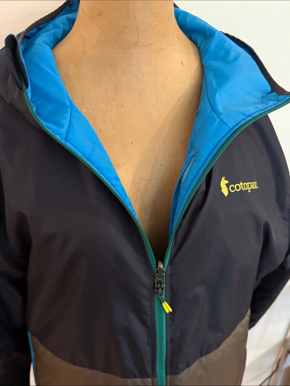 Cotopaxi L Hooded Two-Tone Puffer Jacket in Navy, Olive & Teal great condition - Picture 4 of 7